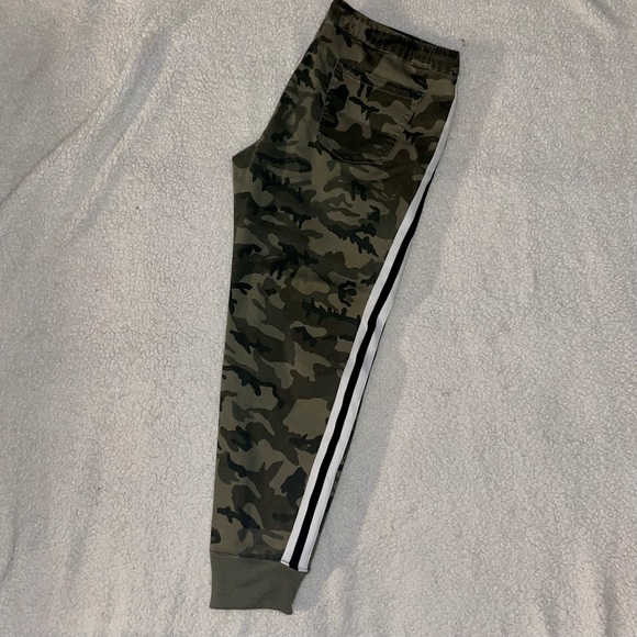 Ashley Mason - Women’s (XL) Camouflage Joggers - Picture 3 of 5